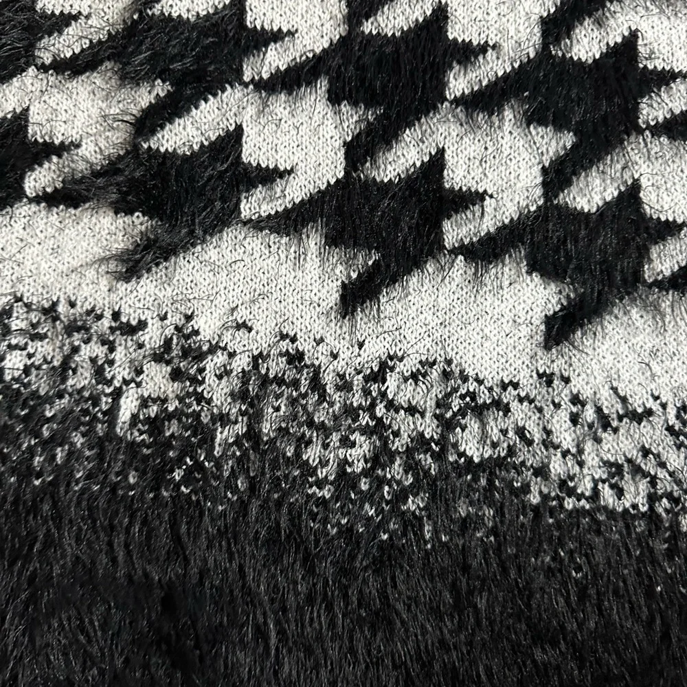 3x soft black and white vest. Nice long length. - Picture 7 of 9